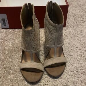 Salvatore Ferragamo Cream Heels with Textured Finish